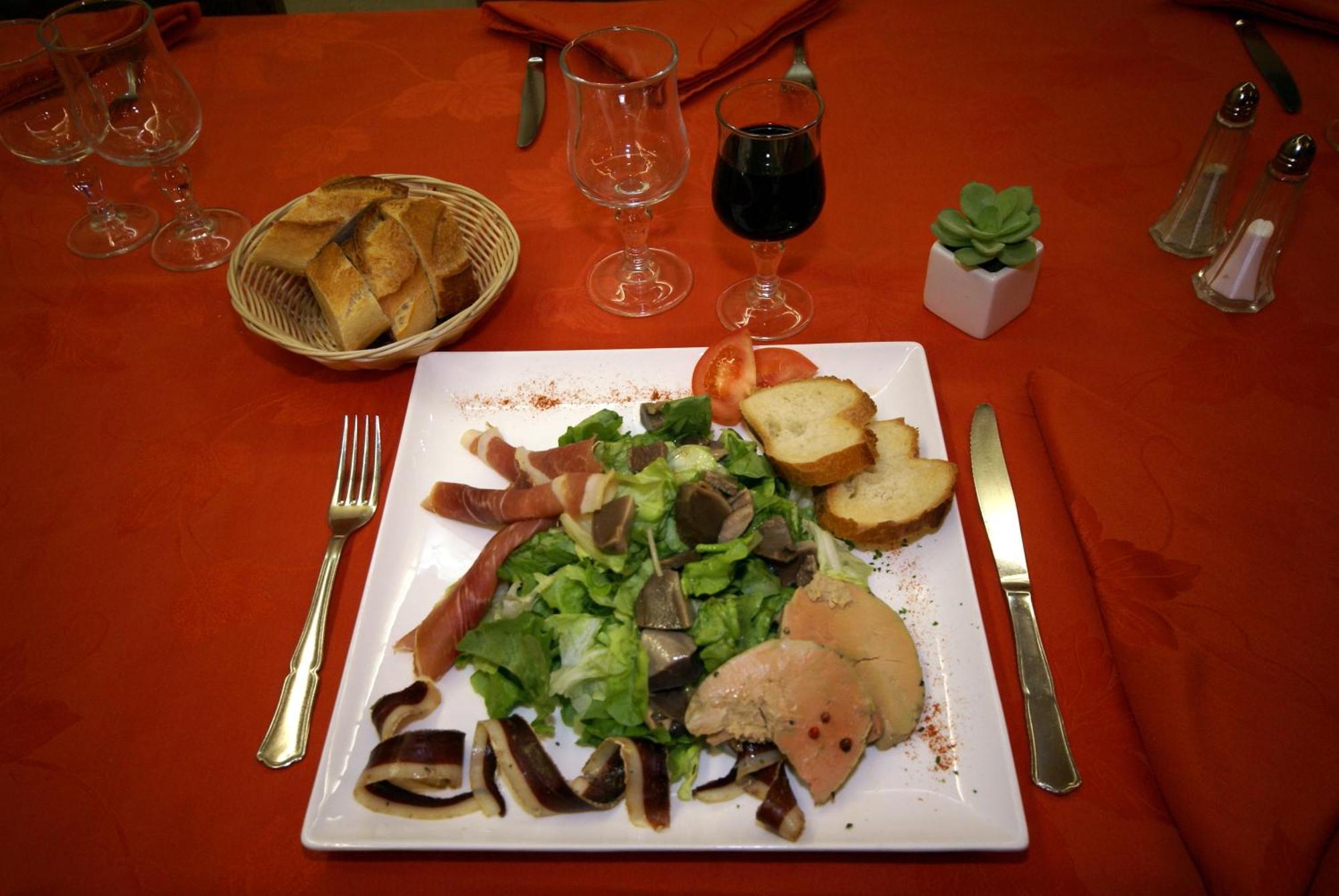 Hotel Restaurant Du Lauragais Logis De France Villefranche-de-Lauragais Dış mekan fotoğraf